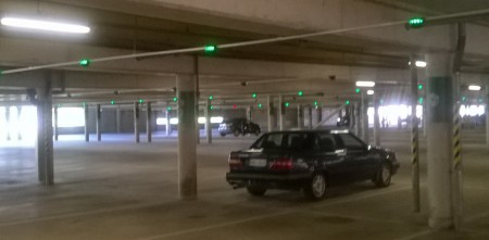 Volvo 850 -97 parkissa Raisiossa - Kauppakeskus Mylly, Alko.